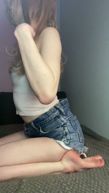 The girl next door loves teasing you https://t.co/ZyfS0xLsZy