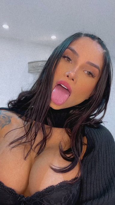 Online guys https://t.co/io4Vt3T9MW https://t.co/NuJpspIoJi