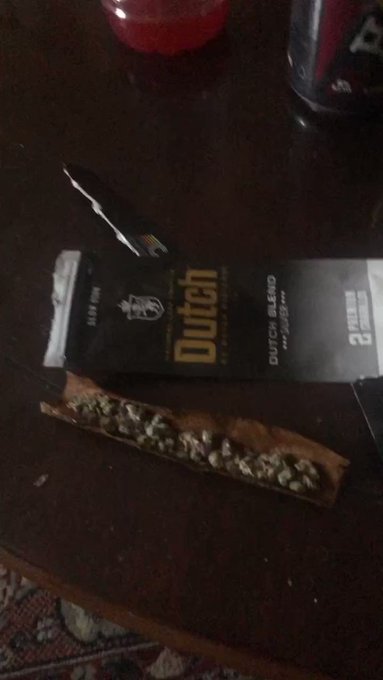 I don&rsquo;t smoke street shit nomo get straight from the dispensary https://t.co/l9DVE3sA5F