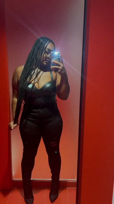 Saturday was fun 🖤 Now back into my shell I go ✌🏾🐢 https://t.co/2CpGzEiPrs