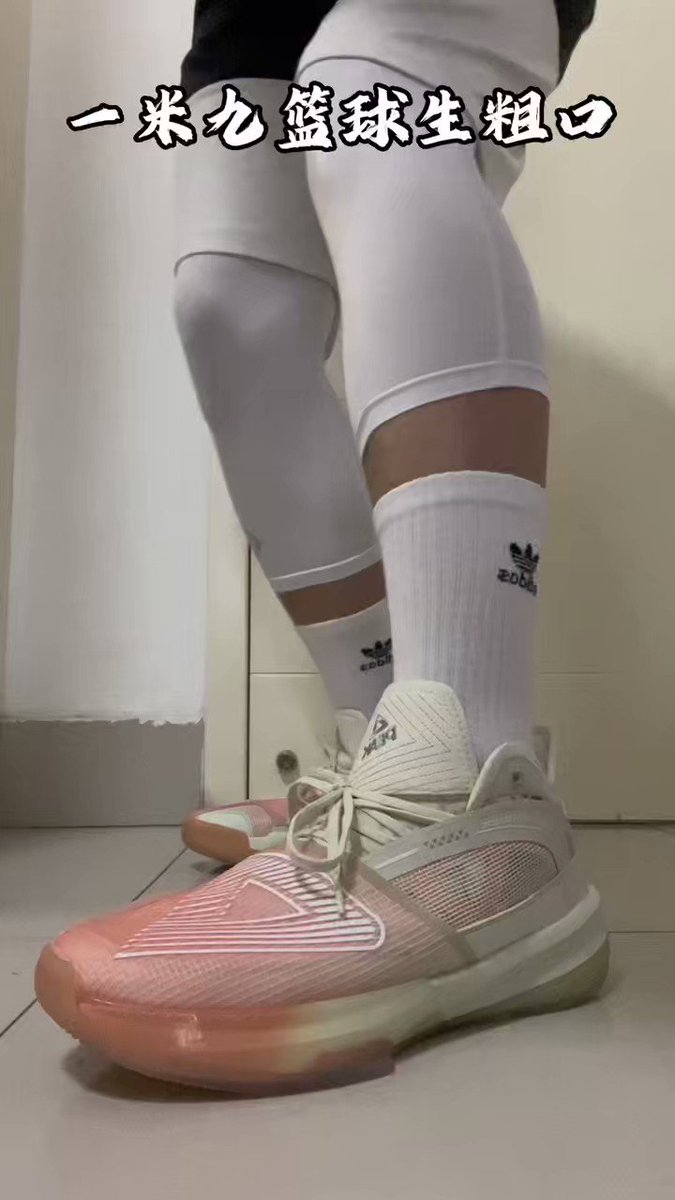 一米九体育生on X: 来脚下大口闻你爹刚打完球的臭脚！ 臭脚体育生粗口辱骂体育生体育生粗口粗口骚狗