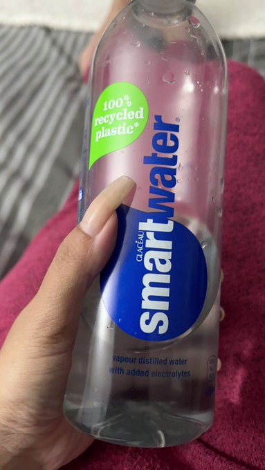 Cutting my nails tomorrow cos it&rsquo;s hard work maintaining these!! https://t.co/13QuU5seFG