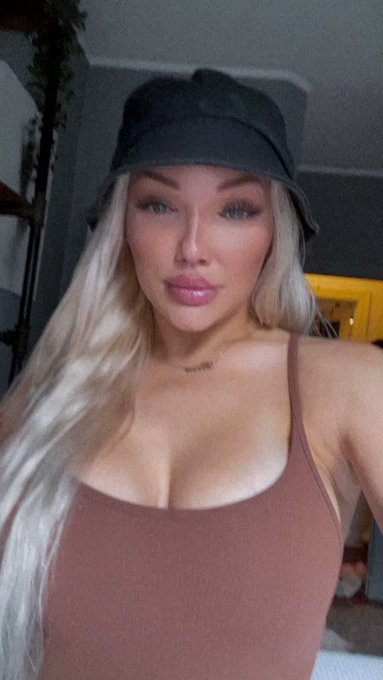 Hi beautiful people https://t.co/sZdJJH5Klw<a href="/tag/newprofilepic"class="tags"><span>#newprofilepic</span></a>