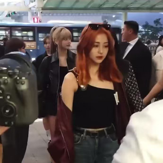 [閒聊] 染成橘髮的LE SSERAFIM許允真