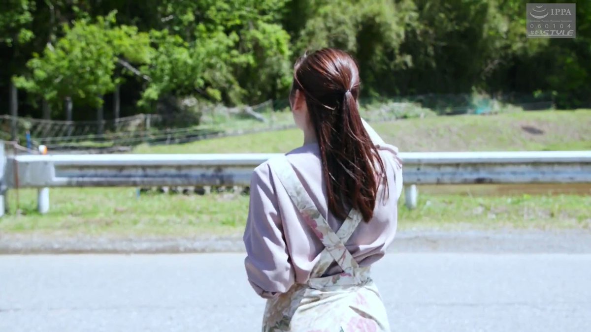 末広純 山道で車が故障して動かない。 人妻は途方に暮れていた…。 そこに土木作業員たちが乗った車が一台通りかかる。 人妻は必至に助けを請い、同乗させてもらうことに。 だが、これが間違いだった後悔するのは、だいぶ後の事。 人妻を乗せた車は人気の無い倉庫に止まる。 地獄の時がやって来たのである。