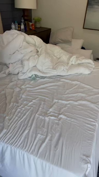 RT if you&rsquo;d hop into bed with me 🥵 https://t.co/RBwPLbO1Wa