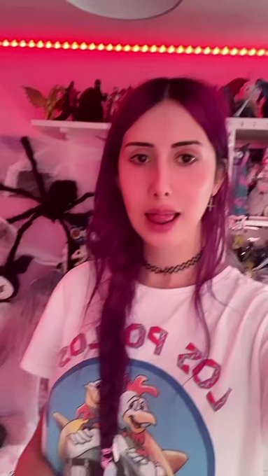 doing a bit of halloween decorating 👻 https://t.co/oB39x6QQay