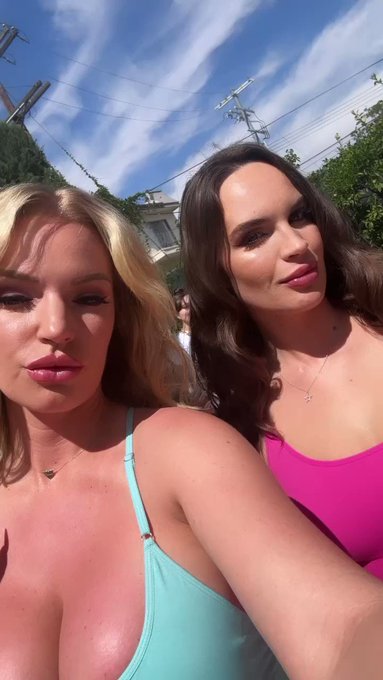 The Milf&rsquo;s are back in town!! Hop onto my OF to see the video 😘😉 @RachaelCavalli https://t.co/MS7DoX<a href="/tag/newprofilepic"class="tags"><span>#newprofilepic</span></a>