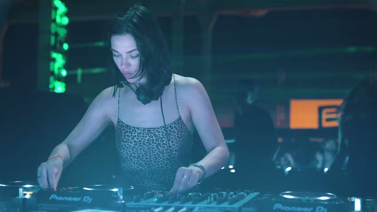 SHINE on X: 👊🏻𝗝𝗨𝗦𝗧 𝗔𝗡𝗡𝗢𝗨𝗡𝗖𝗘𝗗 👊🏻 NINA KRAVIZ