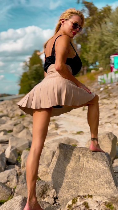 Is to hot outside:) what do you think so?😜😜😜 https://t.co/bi0vA1IGTD<a href="/tag/moniquecovet"class="tags"><span>#moniquecovet</span></a>