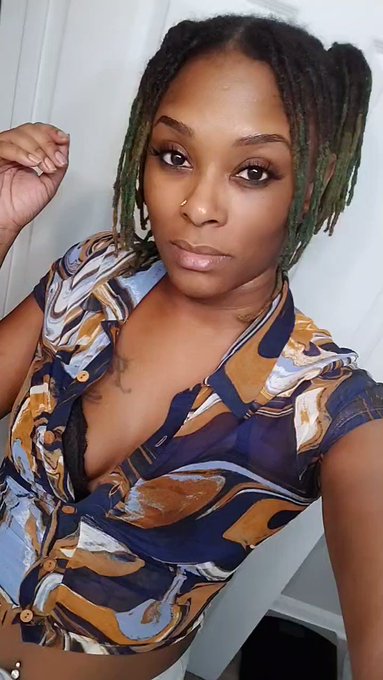 It's a goddess 💚 https://t.co/t2JmCDTXue<a href="/tag/dirtymirrorpic"class="tags"><span>#dirtymirrorpic</span></a>