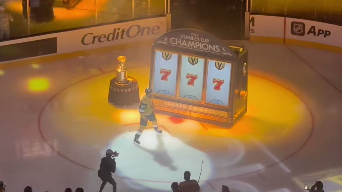 Vegas Golden Knights unveil Stanley Cup banner with slot machine - Gino Hard