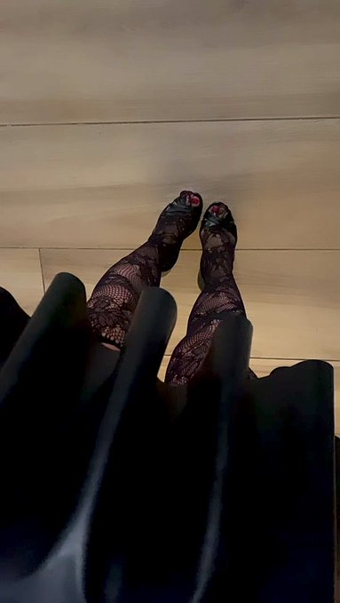 if you like fetish ,and do you like to see more 😋like ,share and comment😈😈😈😋😉 https://t.co/NLu8KxkUo