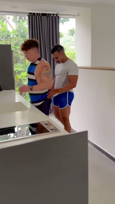 La culiada que me pego este hombre me dejo temblando las piernas: https://t.co/gcGBChtIXi
.
.
Top: @AndreSosa_Arg