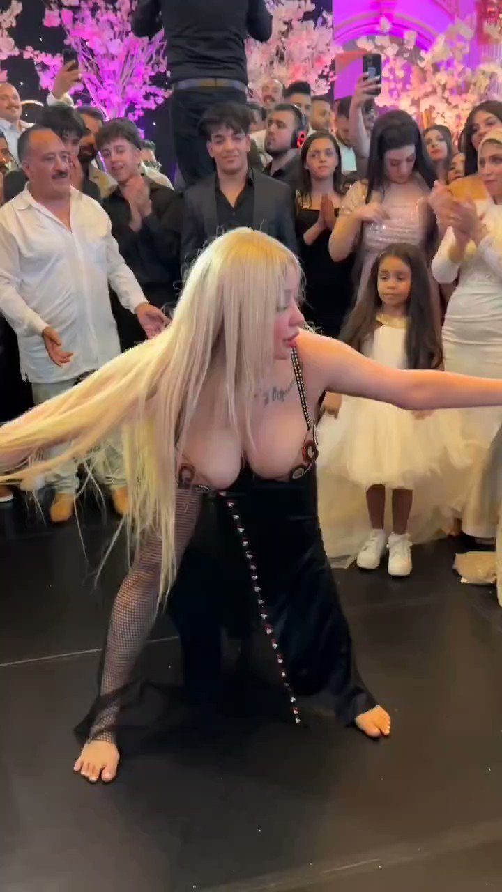 boosy bellydancer topless 