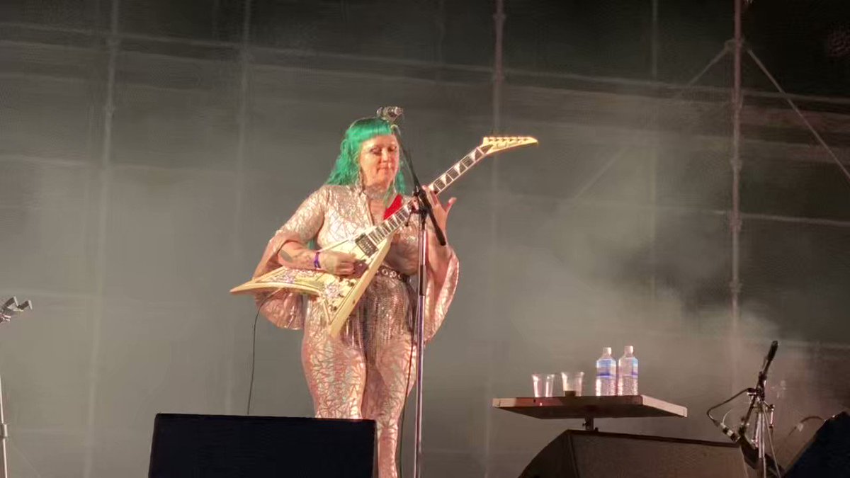 今日はフジロック以来2年ぶりに見るハイエイタス・カイヨーテ豊洲PIT