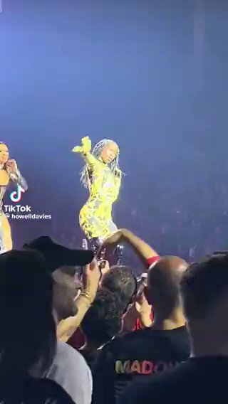 Madonna&rsquo;s 11-year-old daughter Estere voguing at the opening night of Tour https://t.co/JYtXaNc31S<a href="/tag/lilfizz"class="tags"><span>#lilfizz</span></a>