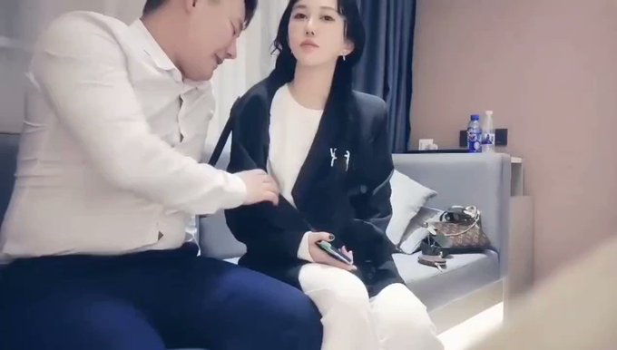 高颜值少亭亭玉立奈何胸怀坦荡 可惜啦 完整版电报群 https://t.co/3SGhDlPNlc YouTube: https://t.co/jLiWec33sG https://t.co/iRJO