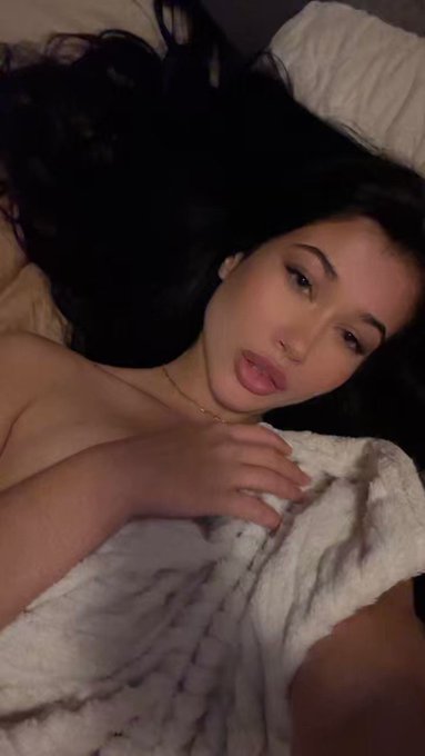 The version were I lift my hands is on here⬇️  https://t.co/JRdRIGTb3X https://t.co/uMSWscziqo