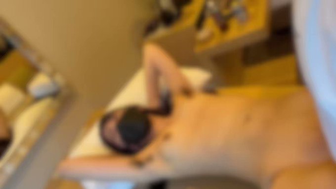 脇見せ正常位で……?
うるさく喘ぐマゾ女でした?
Fucked on the desk showing the hairy armpits.
https://t.co/8p3V4Qmmn5
https://t