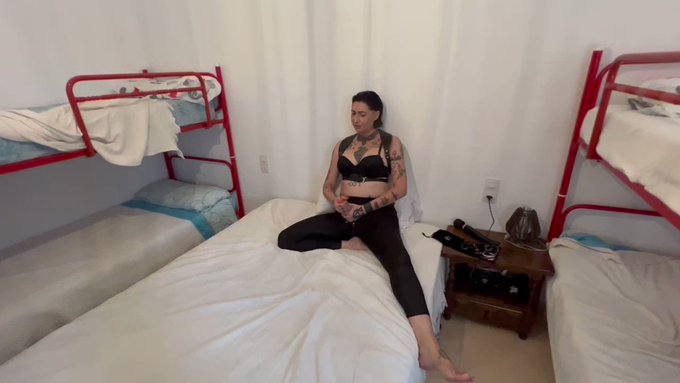 Laura Ropes✨’s pics and videos