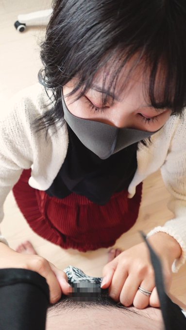 片手をひっぱりながらバックと鼻マスクに関する画像