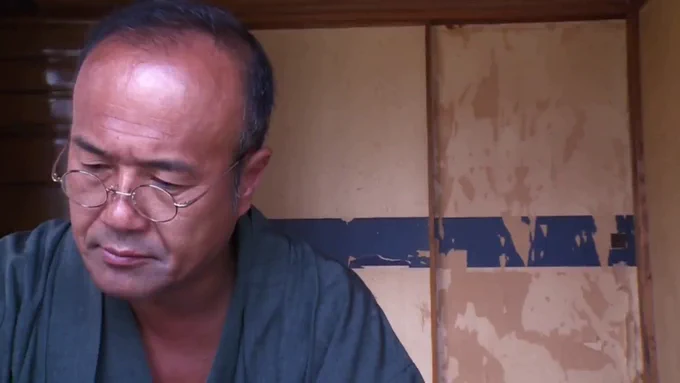 ボロ屋の寝室。 そこには布団の上で服を脱ぎすてる人妻。 戸が開き入室する和服の男。 男は和服の帯を緩めいそいそを下着を下す。 弾けるように隆起する肉棒。 優しく包み込む人妻の手は温かい…。 互いの舌が絡み合い卑猥な音を奏で始める。