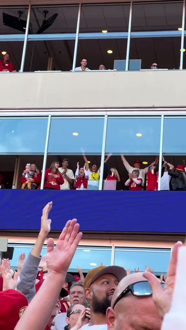 does anyone else think it’s weird that jackson mahomes is still in the owners box when he’s being investigated