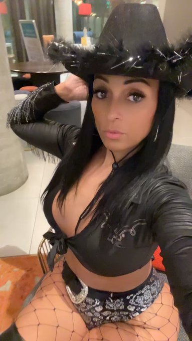 Giddy up.. 🐎 https://t.co/ot30j19jSi