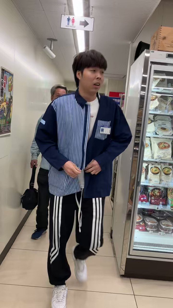 おばさん放尿写真  / X