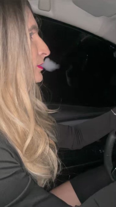 MENTRE STAVO GUIDANDO VEDO UN RAGAZZO CHE FA L’AUTOSTOP…. NON POTEVO NON FERMARMI. MI FERMO E GLI DO<a href="/tag/ad"class="tags"><span>&#35;ad</span></a><a href="/tag/tgirl"class="tags"><span>&#35;tgirl</span></a>