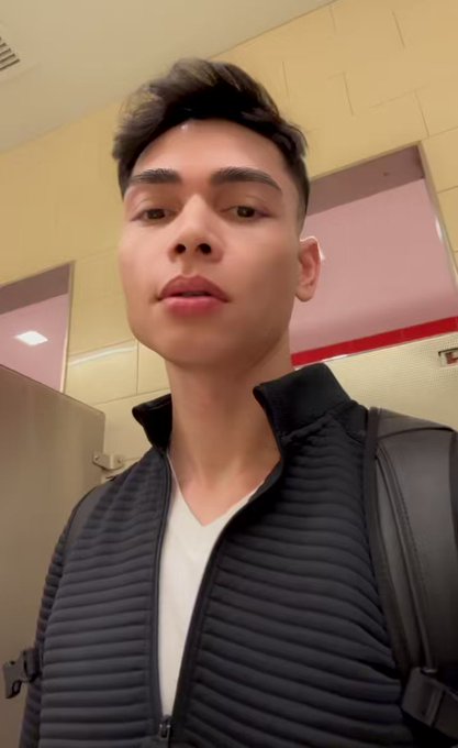 When the flight is delayed… https://t.co/tAyZVaxTi8