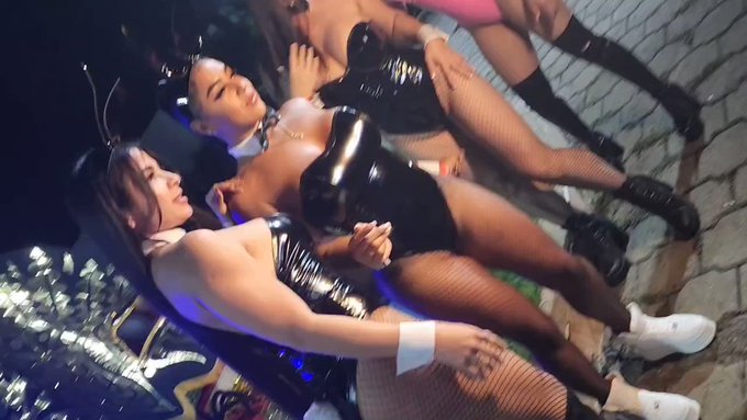 Cual conejita quieres? 👯&zwj;♀️&hearts;️ @andreamolinall_ @kathalina7777 @GKaeelen @Silvanalee88 https://t.co/m<a class="tags" target="_blank" title="On Twitter" href="/?out=eyJ0eXAiOiJKV1QiLCJhbGciOiJIUzUxMiJ9.eyJpYXQiOjE3MjAzMDcxNzksImlzcyI6InR3cG9ybnN0YXJzLmNvbSIsIm5iZiI6MTcyMDMwNzE3OSwiZXhwIjoxNzUxODQzMTc5LCJyZWRpcmVjdF91cmwiOiJodHRwczovL3R3aXR0ZXIuY29tL2FuZHJlYW1vbGluYWxsXyJ9.pkRQ7xg3T4sgILLjvgTgHoCexoprgSWz2kc0gyL50x92RzaST9hAOlStPrEfk-dECIDGdhWipwc4QwhJBIjOiw">@andreamolinall_</a><a href="/tag/movienight"class="tags"><span>#movienight</span></a>