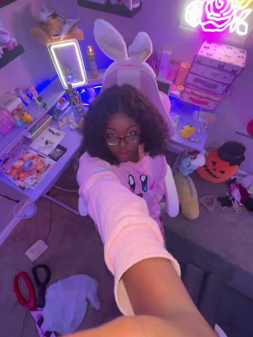 What did you notice on my desk first? https://t.co/FnPQXYp0Ln