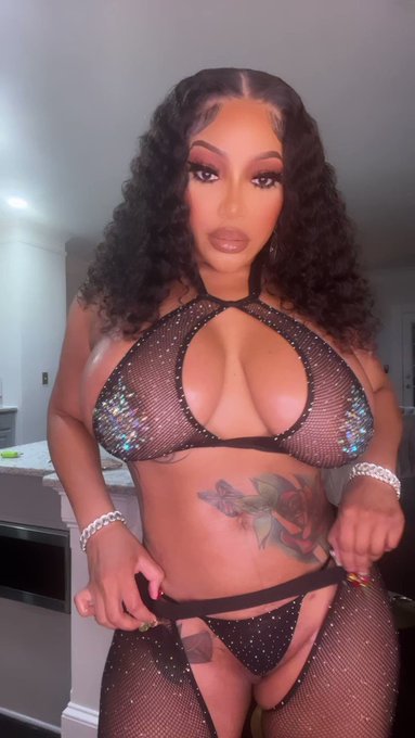 I&rsquo;m live on Onlyfans now click the link in my bio and subscribe.. it&rsquo;s free for now 😻💰😎 https://t.co