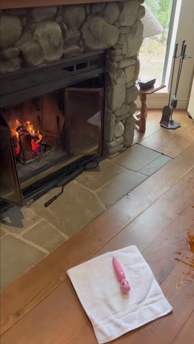 Ooopsie the fire made me horny ? https://t.co/zd0hjub5SV