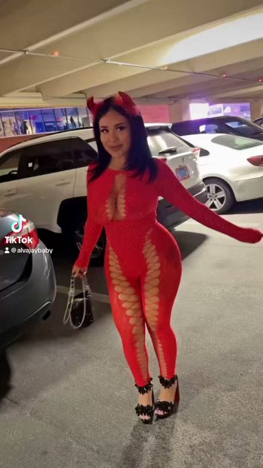 like my outfit for Doja?? https://t.co/FPnUbgnQxp