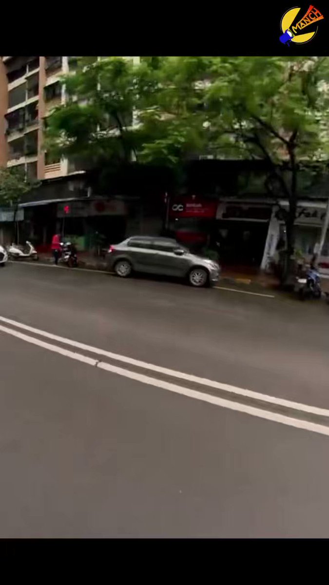 How To Cross The Street In Vietnam GIF - Cross Street Vietnam - Discover & Share GIFs