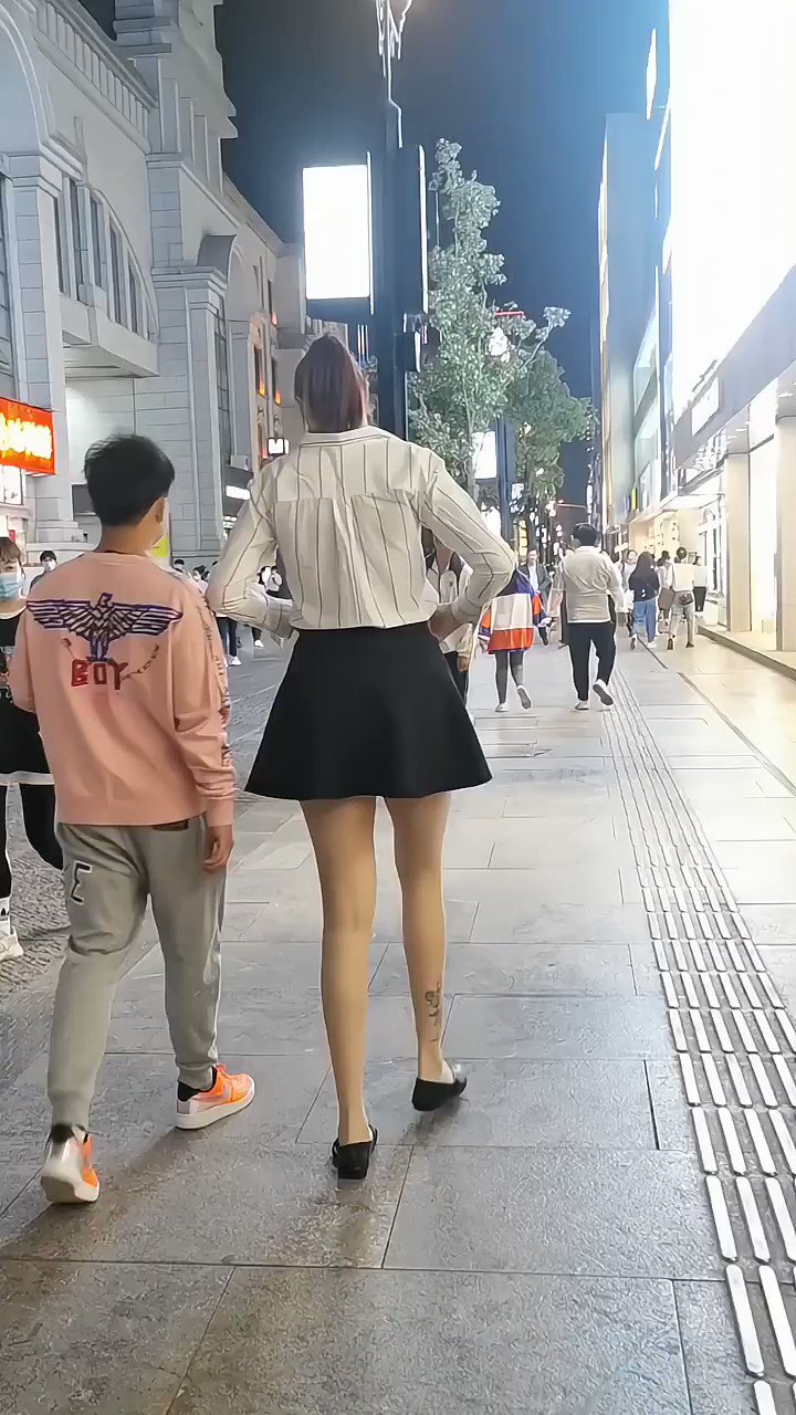 スカート 街 撮  / X