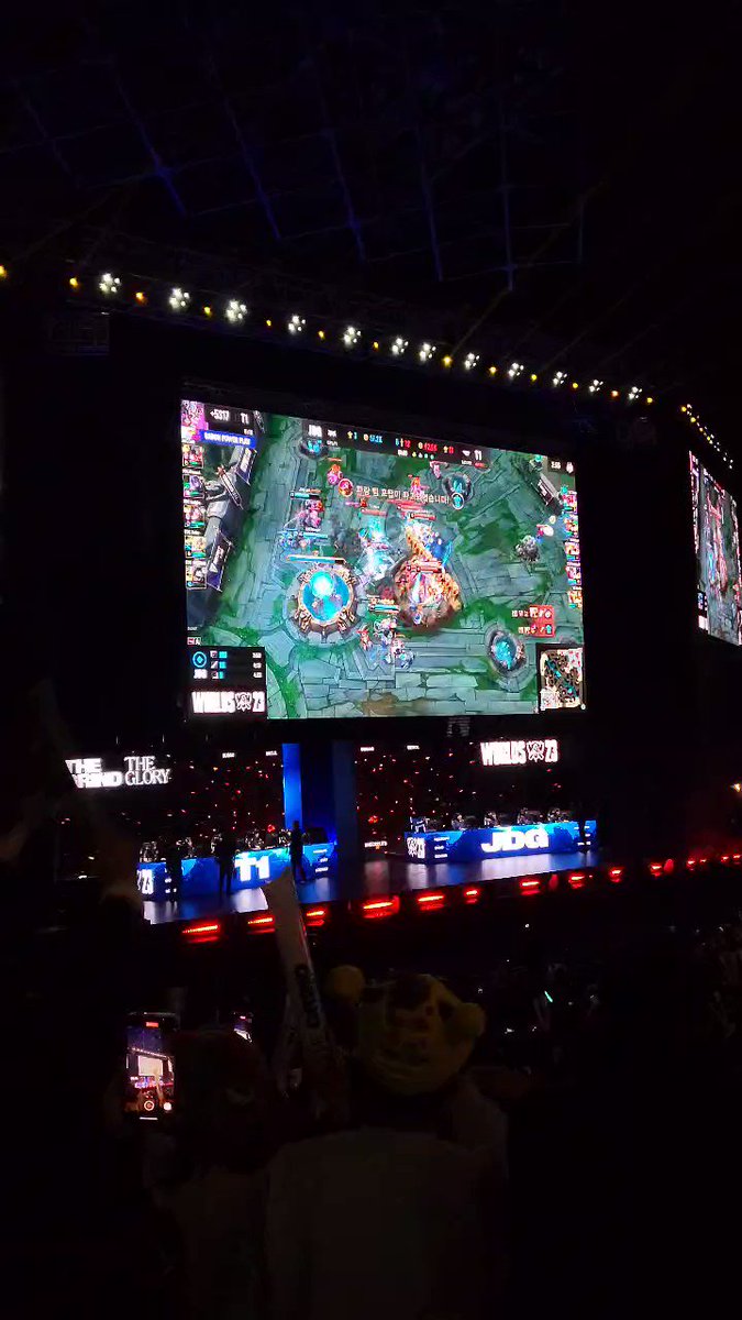 Stella on X: This is why we love esports #T1WIN #Worlds2023  t.cooHNQYo3Ur8  X