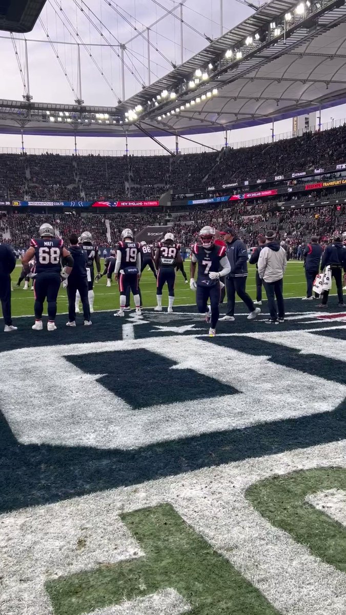 NFL UK on X: Game recognise game 🤝 JuJu Smith-Schuster caught up with  David Alaba pitch side t.co4GW79p3VXo  X