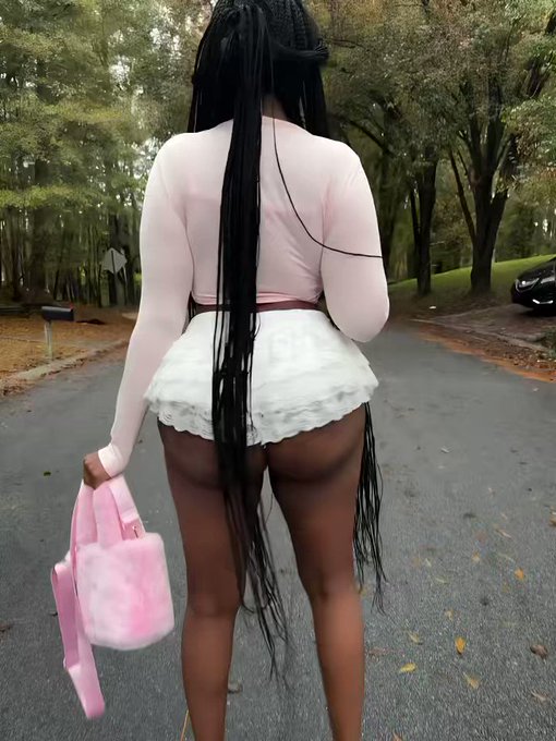 You're walking behind me 🫢😏 https://t.co/1VkA265XKV