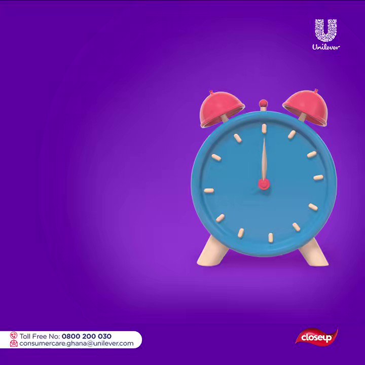 Closeup caixa de presente preta arco fundo vermelho filtragem anisotrópica roupas grandes teaser pele porosa