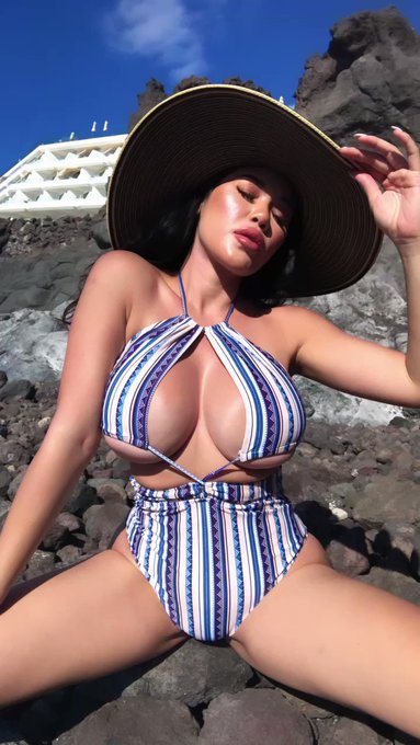 Dreaming of that European escape https://t.co/uGcjNDKPoJ<a href="/tag/latina"class="tags"><span>#latina</span></a><a href="/tag/salvadorian"class="tags"><span>#salvadorian</span></a>