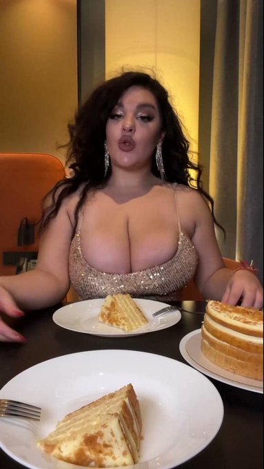 Happy birthday to me ? but today I have a present for you? Open my OF and see the new juicy cake video