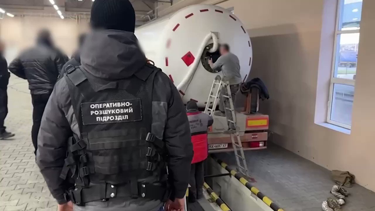 https://pbs.twimg.com/ext_tw_video_thumb/1728310786768961538/pu/img/gQ4IczHSWNWU9ADP.jpg:large
