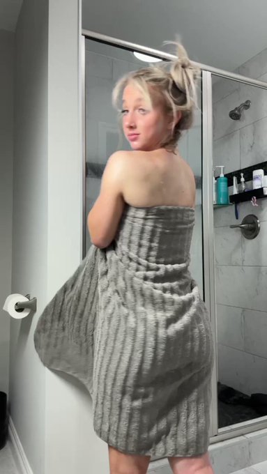 Towel drop :)) https://t.co/G83wBpuVMQ