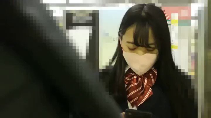 街で見かけた女を付け狙い電車内で痴●狙った獲物を思う存分弄び、支配欲・征服欲・飼育欲を満たす鬼畜行為映像計4名収録1人目★黒髪ポニーテール★黒縁メガネ★白ウレタンマスク★白シ...