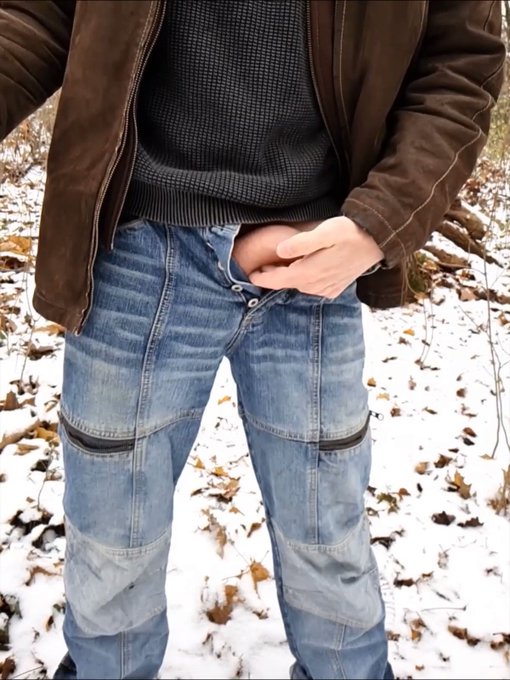 Horny hike in winter landscape. Felt quite amazing despite my cock and balls being exposed to the freezing<a href="/tag/doublepenetration"class="tags"><span>#doublepenetration</span></a>