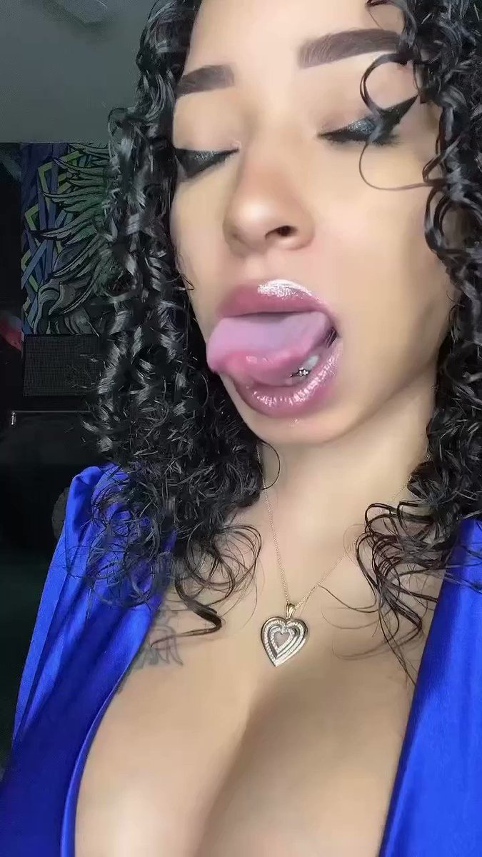 MSROYALLEE on X: Sit on my face 👅 t.cop93bilb7rJ  X
